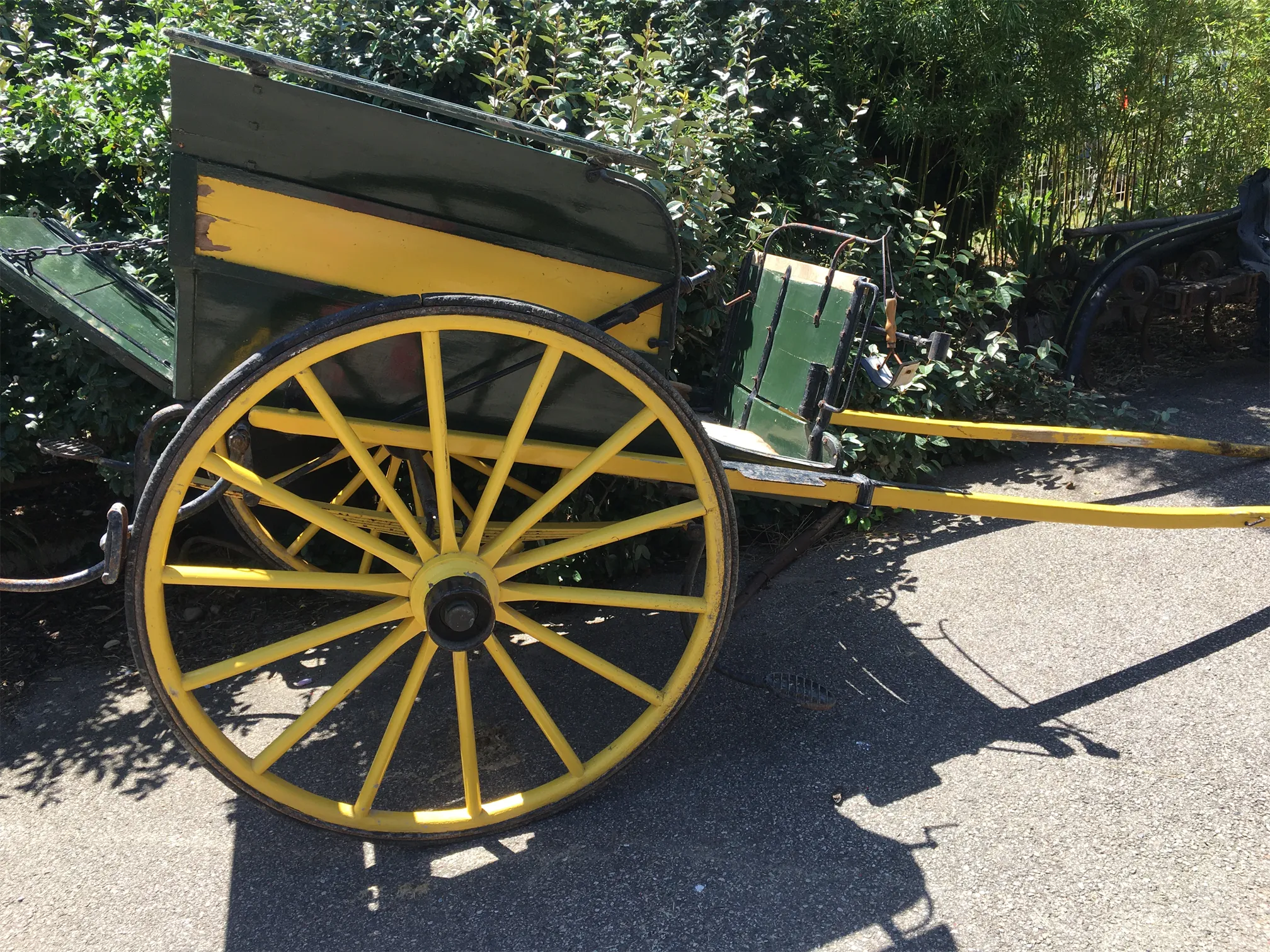 Voitures d'Antan Calèche 2 Roues Charette Anglaise Jaune 11
