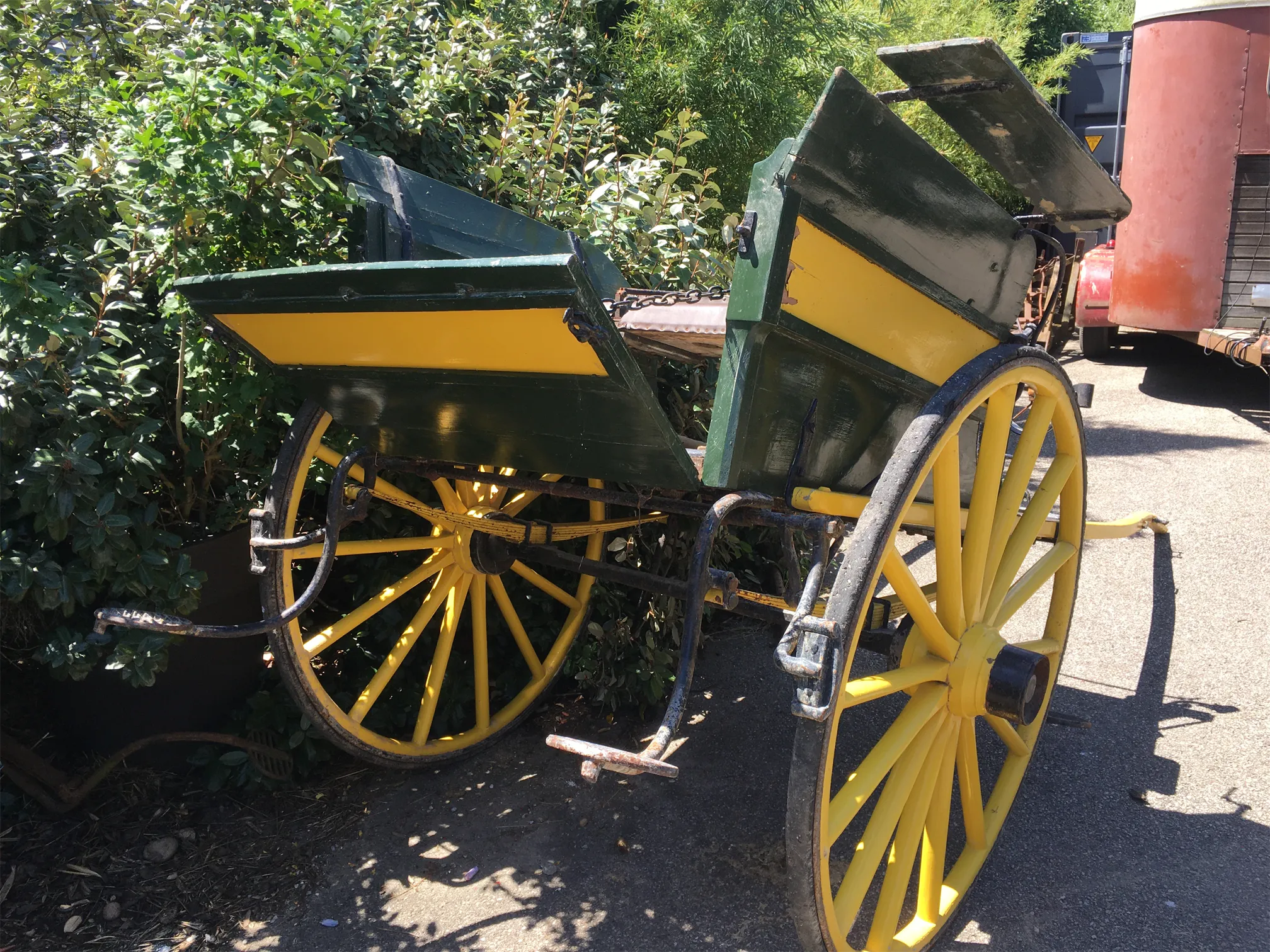 Voitures d'Antan Calèche 2 Roues Charette Anglaise Jaune 12