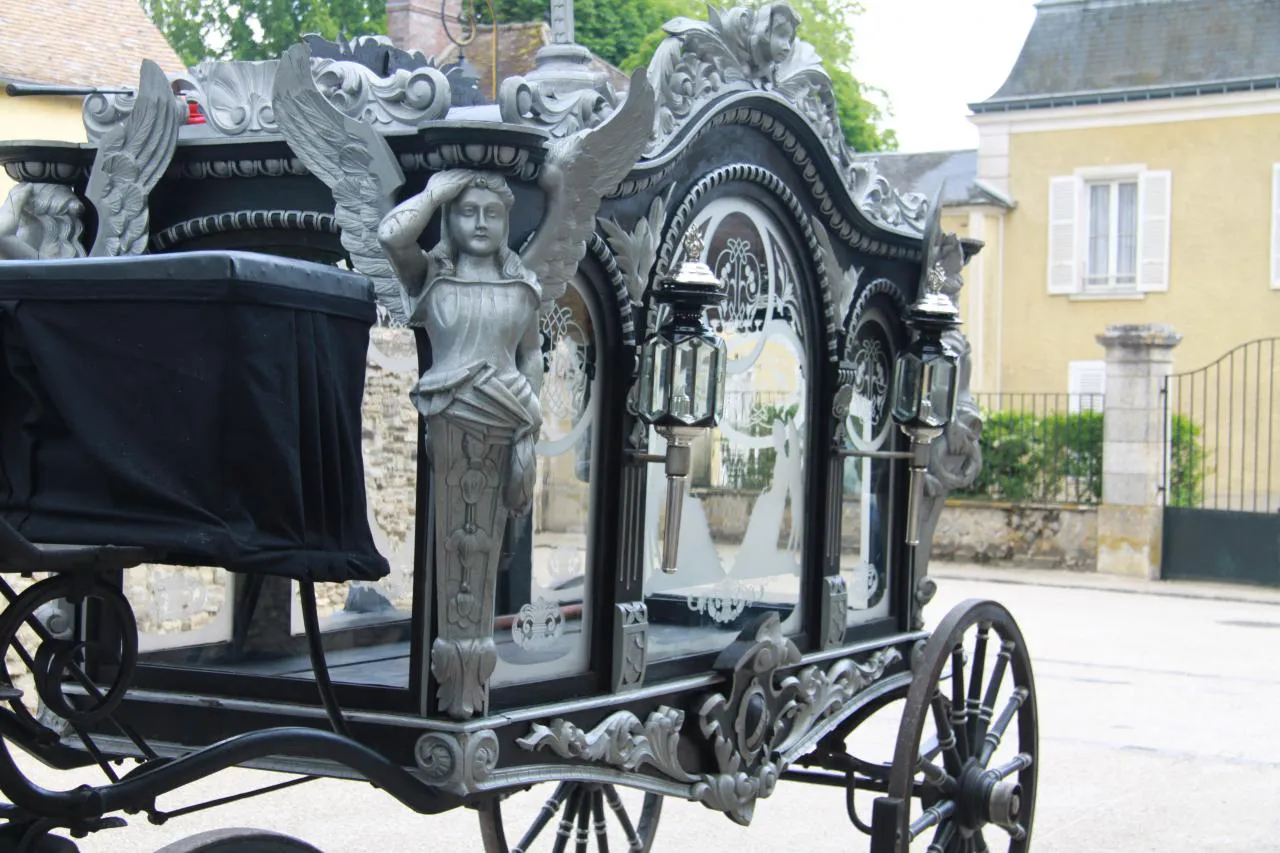 Voitures d'Antan Calèche Corbillard 11