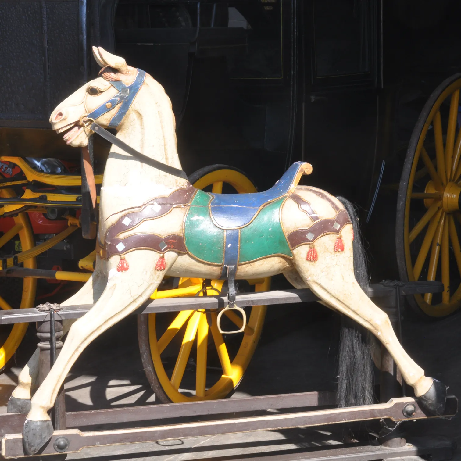 Voitures d'Antan Cheval de Manège Bascule Petit Modèle 10