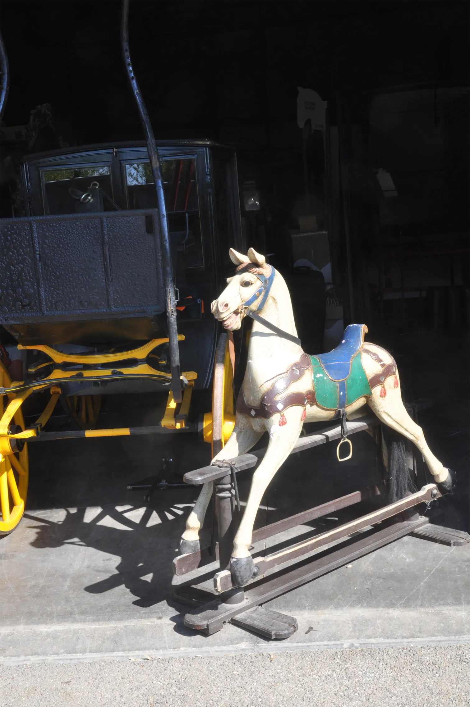 Voitures d'Antan Cheval de Manège Bascule Petit Modèle 12