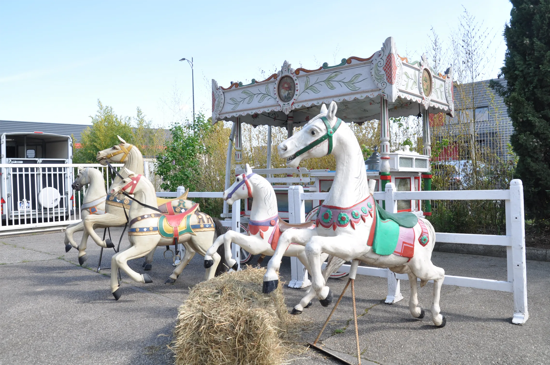 Voitures d'Antan Cheval de Manège Marchand Glaces 10