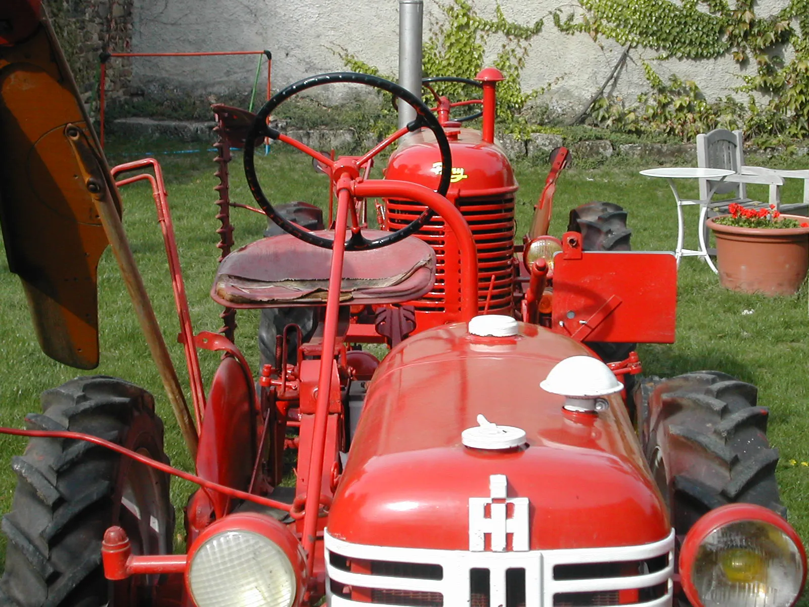Voitures d'Antan Tracteur Agricole Ancien Farmall CUB 14