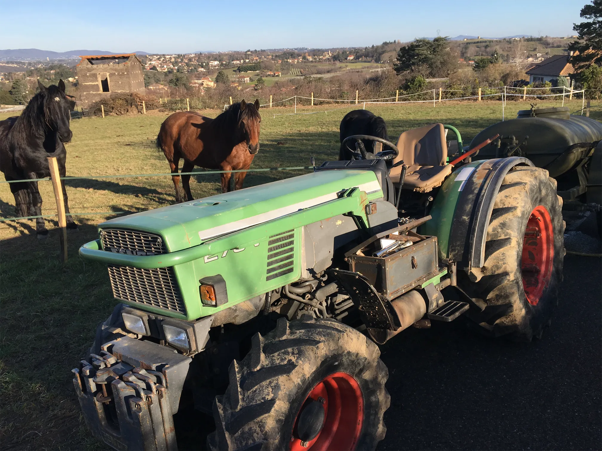 Voitures d'Antan Tracteur Agricole Ancien Fendt 14
