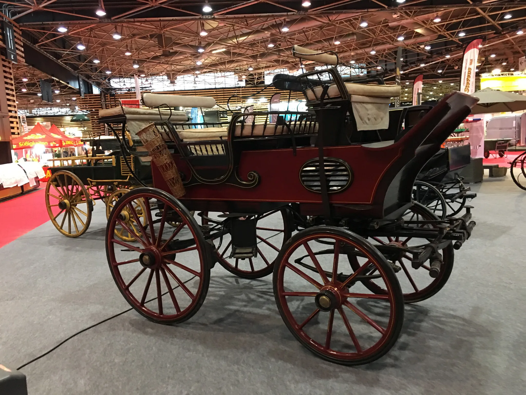 Voitures d'Antan - Exposition Equita Lyon - Salon du Cheval - Voiture Transport Personnes