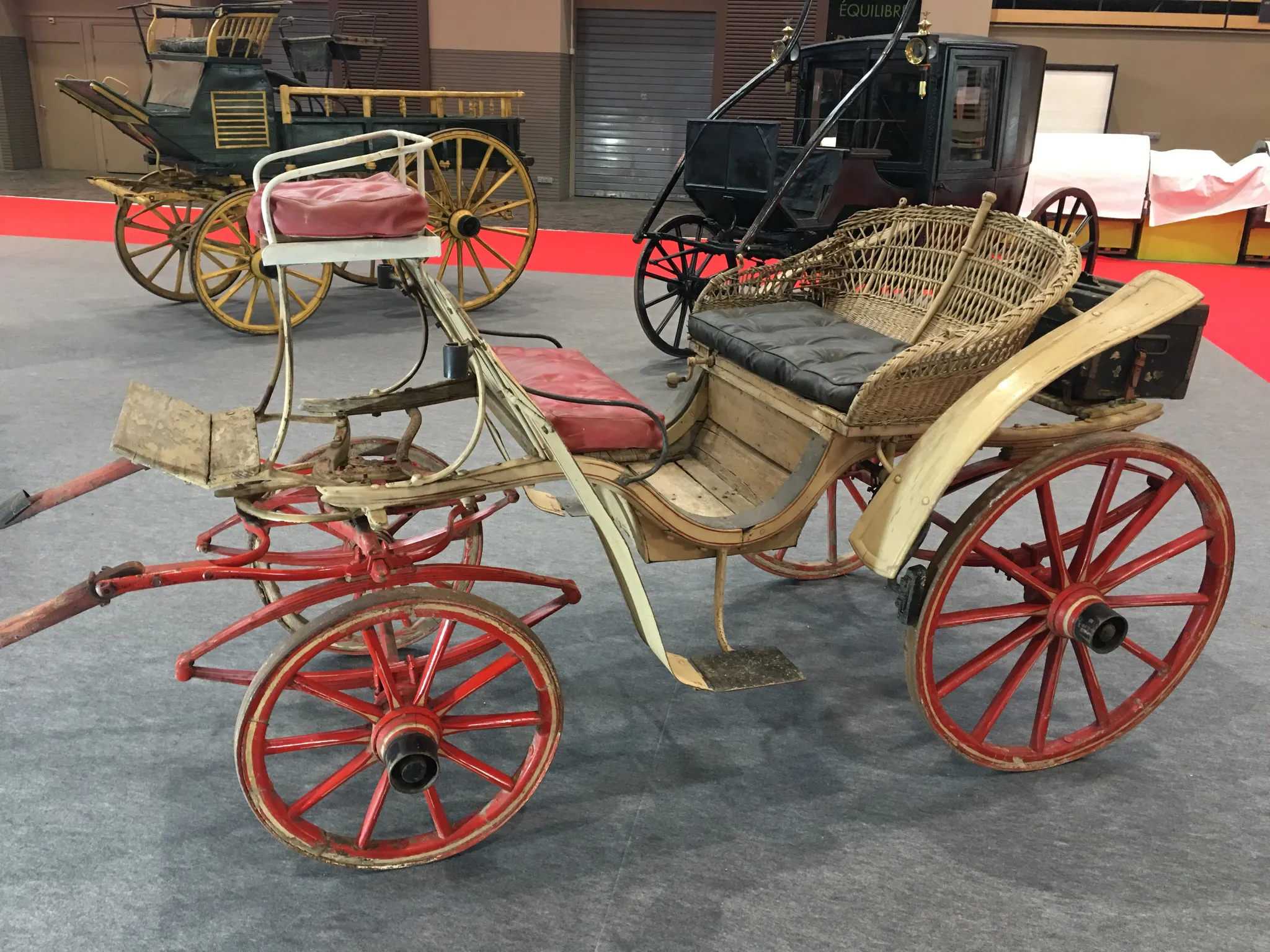 Voitures d'Antan - Exposition Equita Lyon - Salon du Cheval - Voitures Anciennes Légères