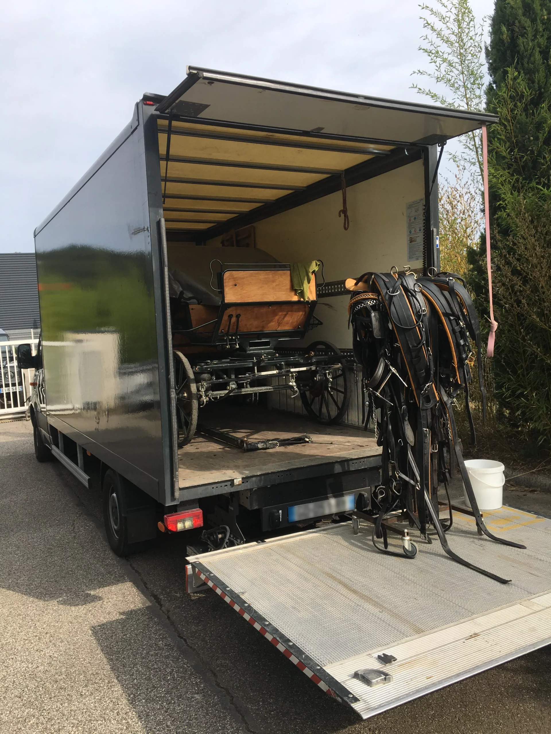 Voitures d'Antan - Logistique Location Calèche Lyon 1.6